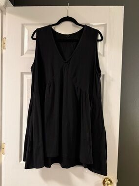 Sleeveless Black V-Neck mini dress